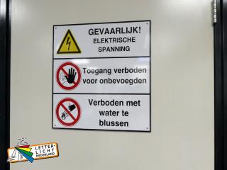 Waarschuwingsbord  op deur conform ISO normen